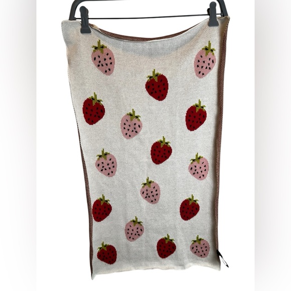 Christian Siriano Other - Christian Siriano 100% Cotton Red/Pink Strawberry Cottage Core Dish Towel
